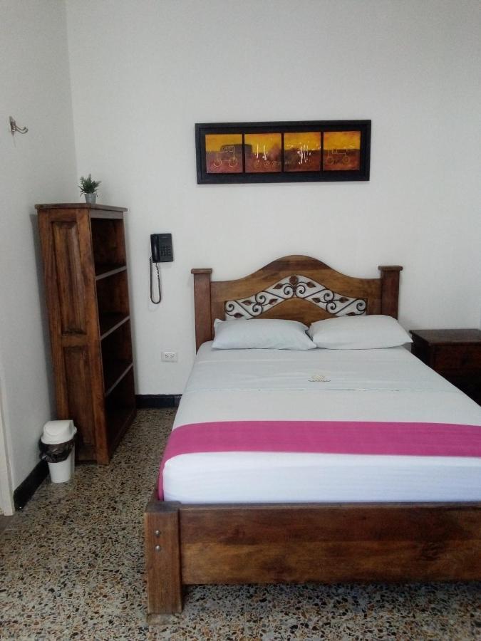 Hotel Maceo Мелгар Екстериор снимка