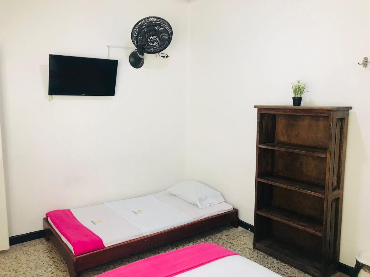 Hotel Maceo Мелгар Екстериор снимка