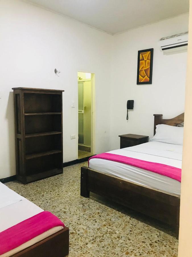 Hotel Maceo Мелгар Екстериор снимка