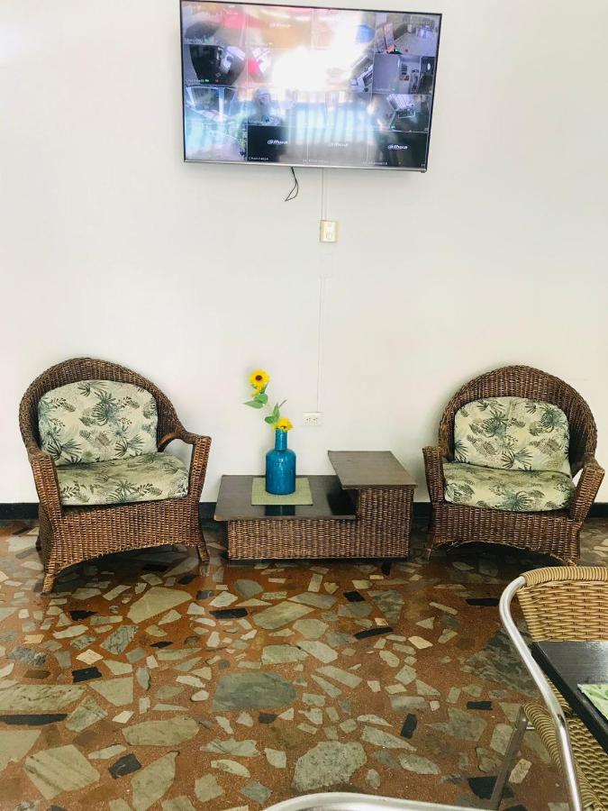Hotel Maceo Мелгар Екстериор снимка