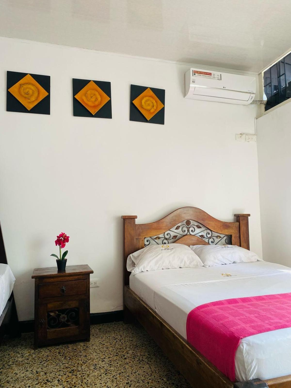 Hotel Maceo Мелгар Екстериор снимка