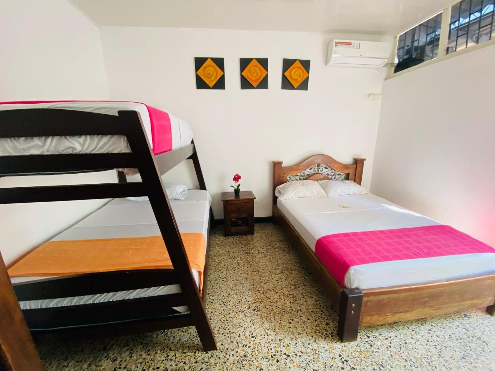 Hotel Maceo Мелгар Екстериор снимка