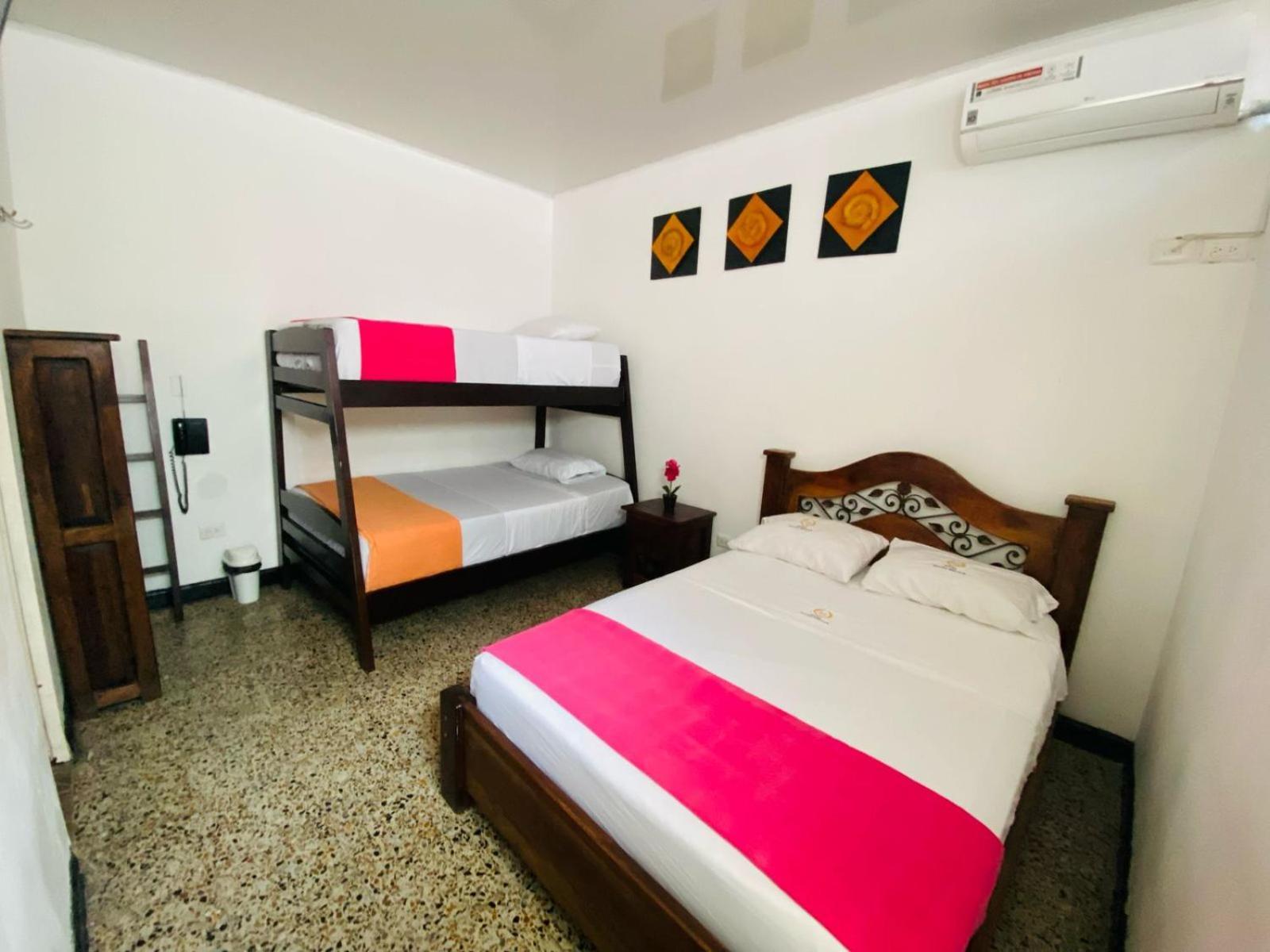Hotel Maceo Мелгар Екстериор снимка
